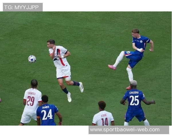 菲尔琼斯认为切尔西需再引进一两名球员才能争夺冠军